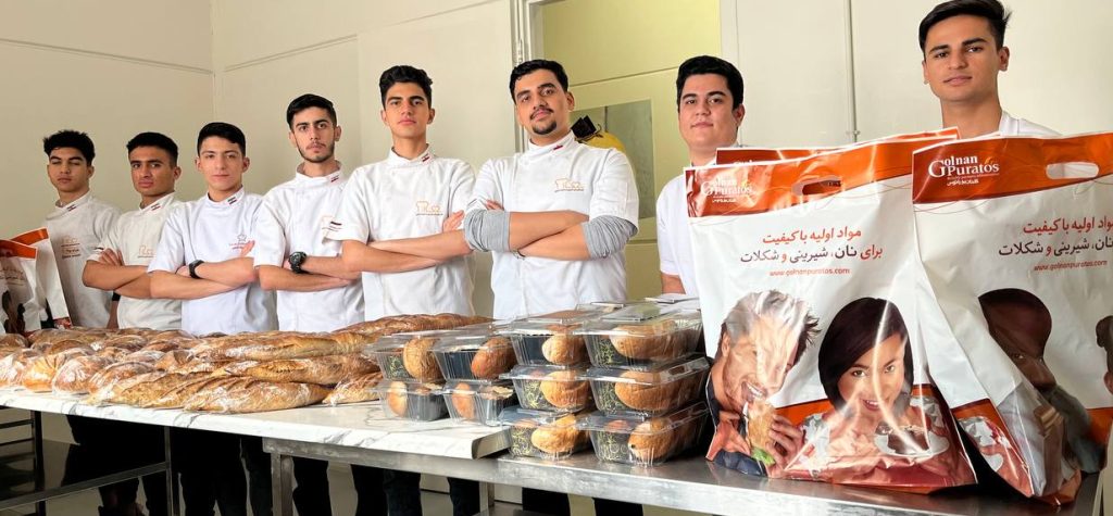 عکس یادگاری هنرجویان پایه 11 و 12 ام